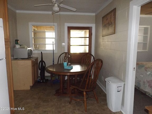 4th image of 108 NE 43rd Street