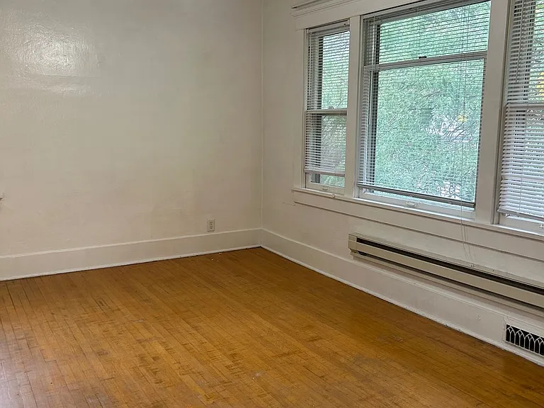 Apartments available in a highly desirable University District location! — Photo 14