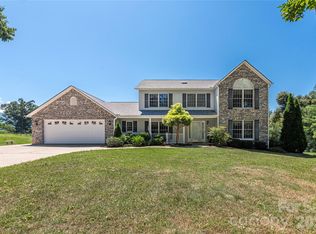 35 Forest Knoll Dr, Weaverville, NC 28787