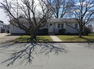 12 Neptune St, Cranston, RI 02920