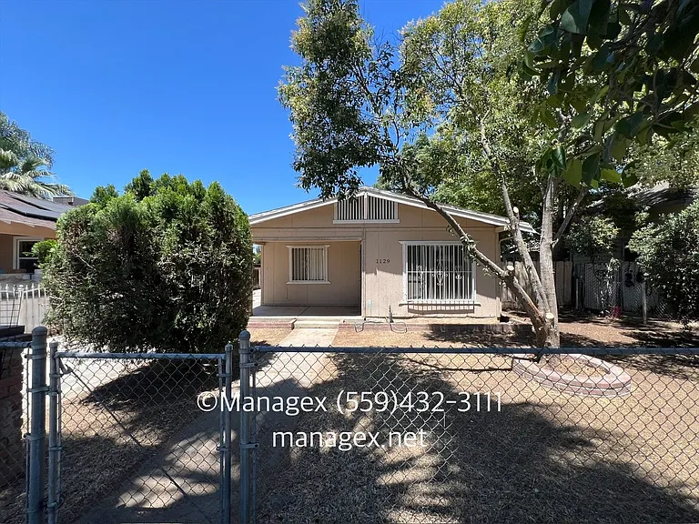 1129 E Brown Ave — Photo 1