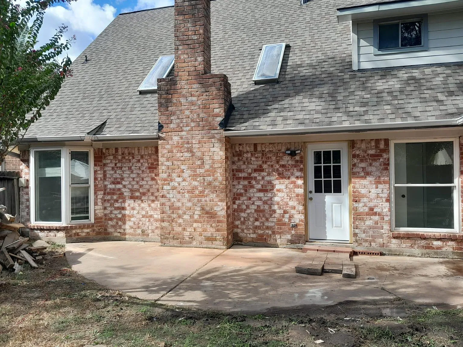 834 Voyager Dr — Photo 3