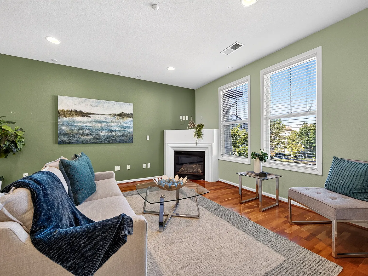 2 bed, 2.5 bath, 1410 sqft, $3,200 — Photo 4