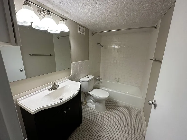 The Regency Apartments — Photo 134