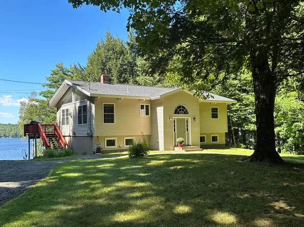 37 Gardenia Lane, Sidney, ME 04330