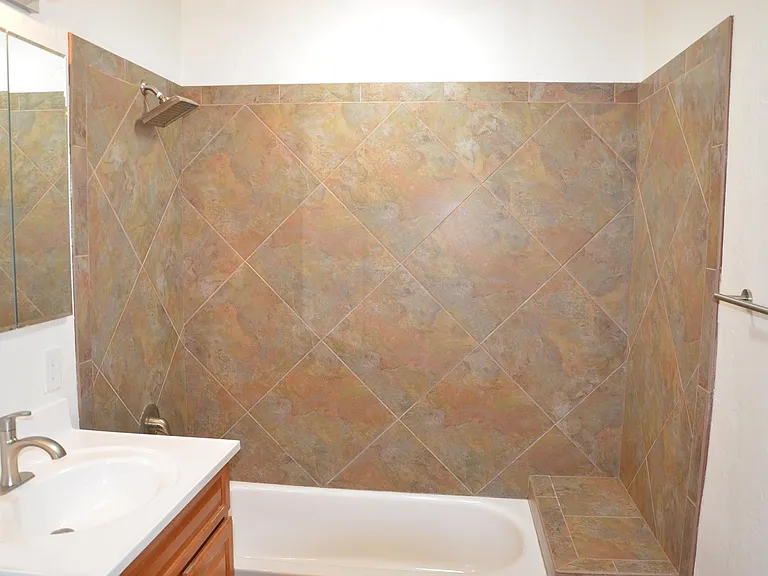 1025 E Indianola Ave — Photo 35