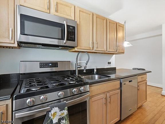 3rd image of 70 S Munn Ave #413