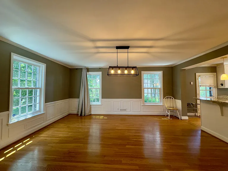 115 E Northern Pkwy — Photo 26