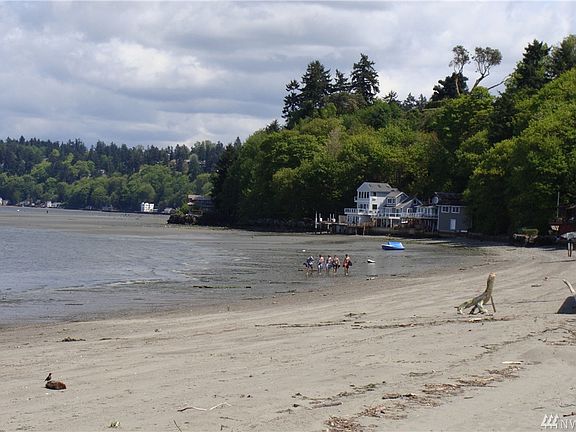 5th image of 1723 Beach Dr NE