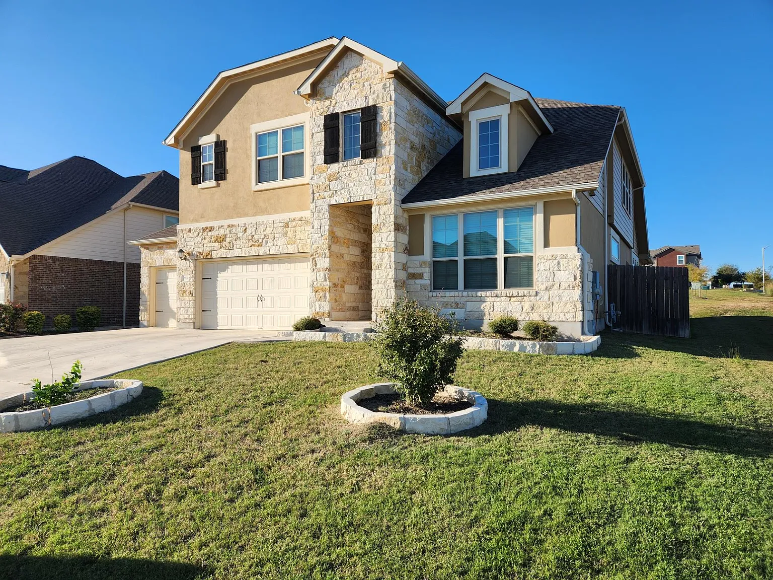 5 bed, 5.0 bath, 3148 sqft, $3,500 — Photo 1