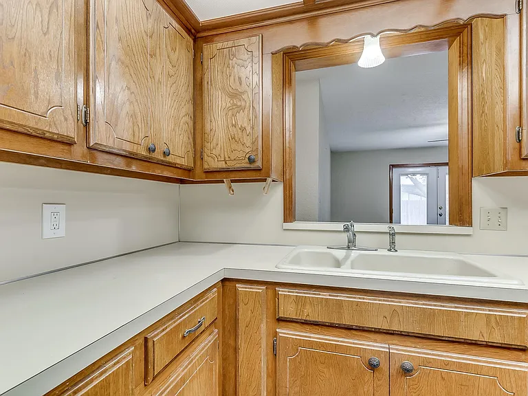 1518 E Boyd St — Photo 5