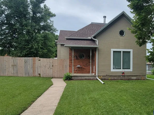 620 E 6th St, York, NE 68467