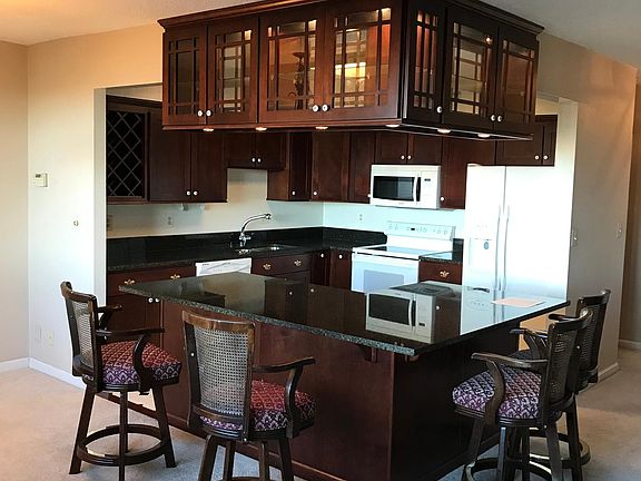 4th image of 1805 Crystal Dr APT 609