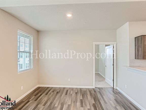 5th image of 17181 Snowdale St #308