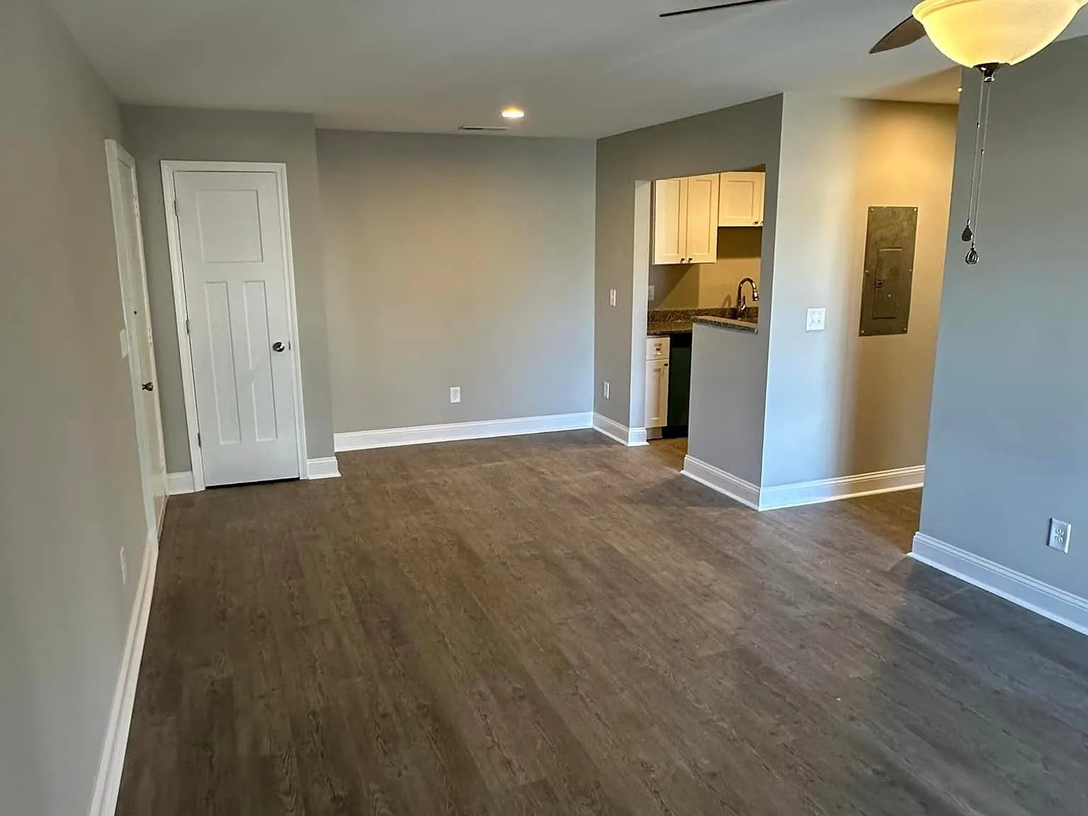 1 bed, 900 sqft, $1,200 — Photo 3