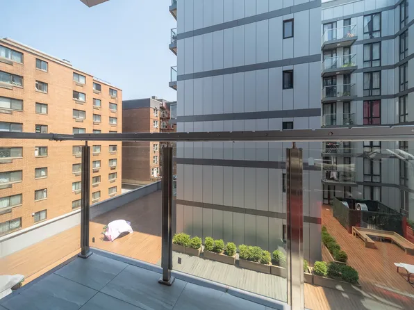 144-27 Sanford Avenue image 6 of 18