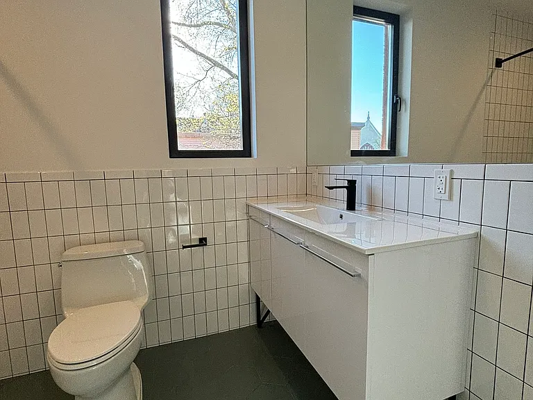 621 Madison St #3F — Photo 6