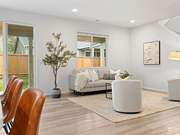 3rd image of 6610 Seaglass Avenue SE