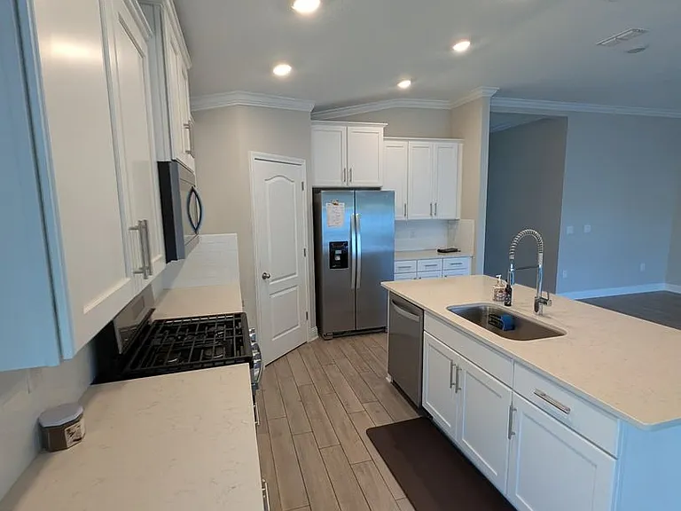 721 Narvarez Ave — Photo 11