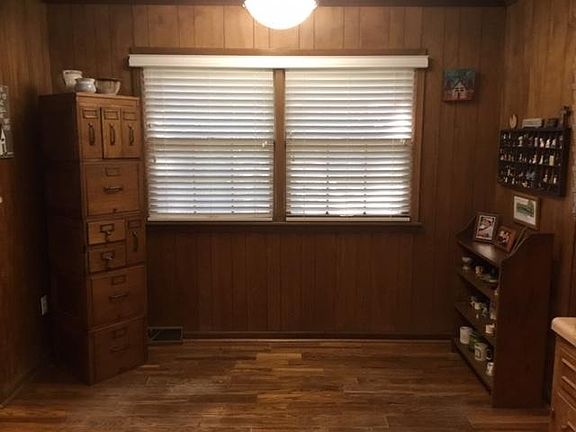 5th image of 404 Wickwood Dr