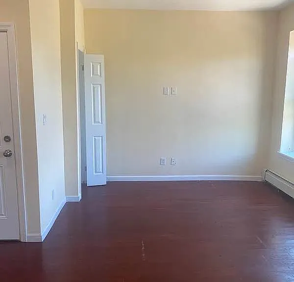 544 Franklin Ave #3 — Photo 4
