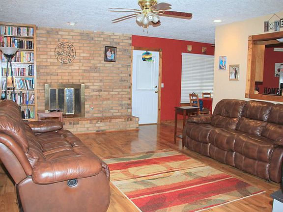 5th image of 700 Diana Ave