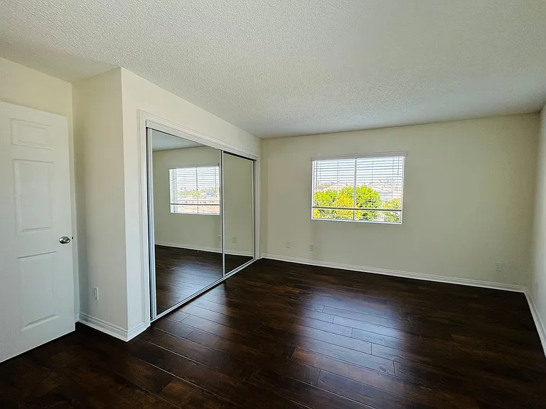 10520 National Blvd — Photo 21