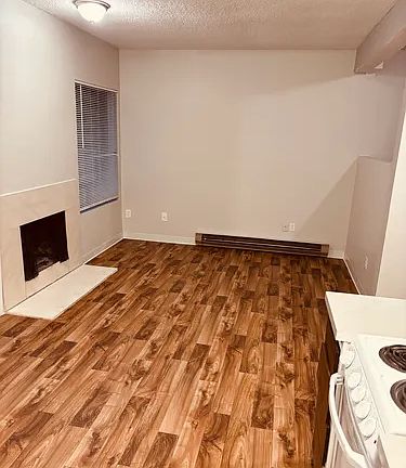 2nd image of 1071 108th Ave NE APT 6