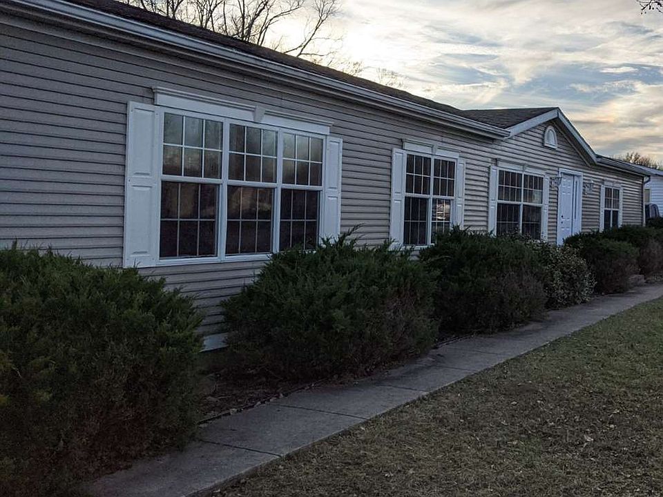 1st image of 128 Willow Pointe Dr