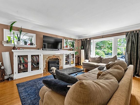3rd image of 2521 Kitchener St