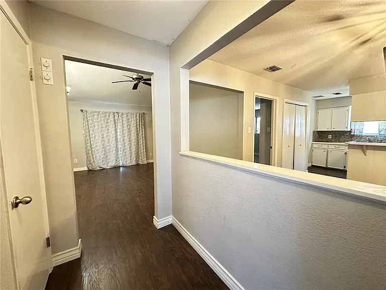 2114 Saint Charles Dr — Photo 2