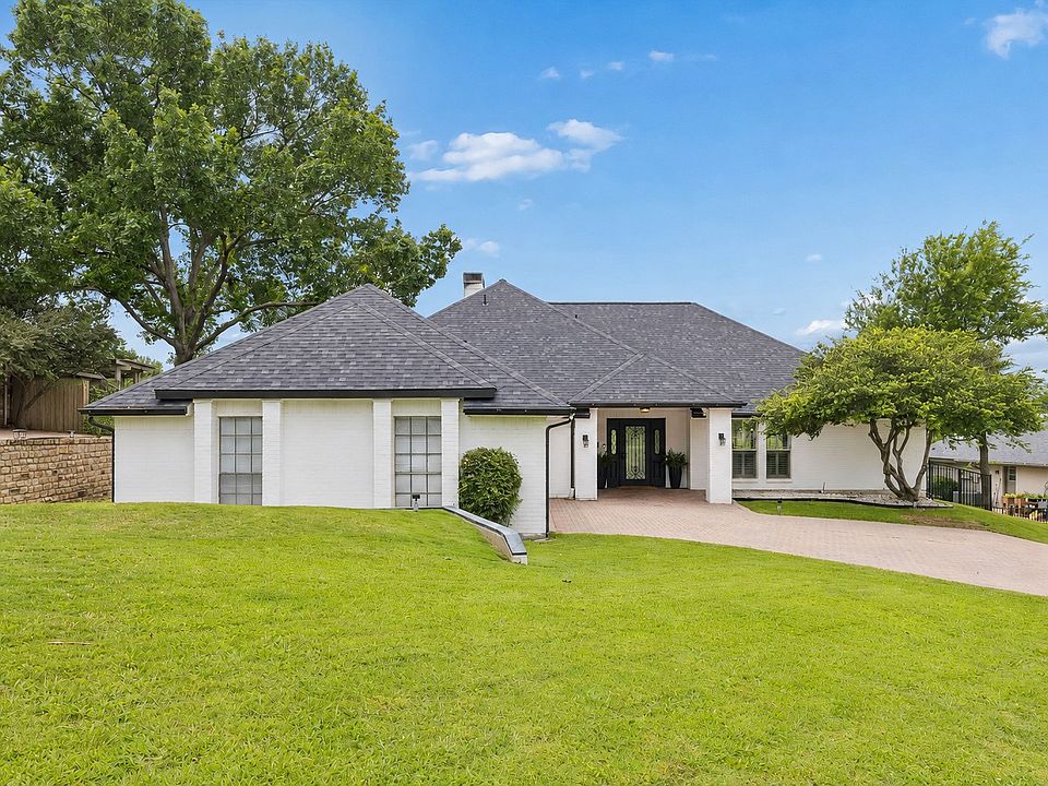 1st image of 301 Hill Ln