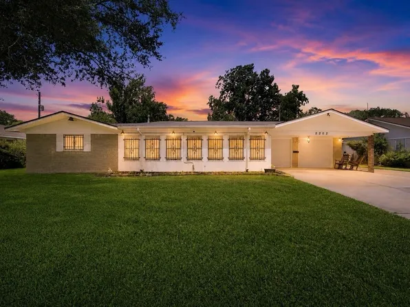 2202 French Pl, Baytown, TX 77520