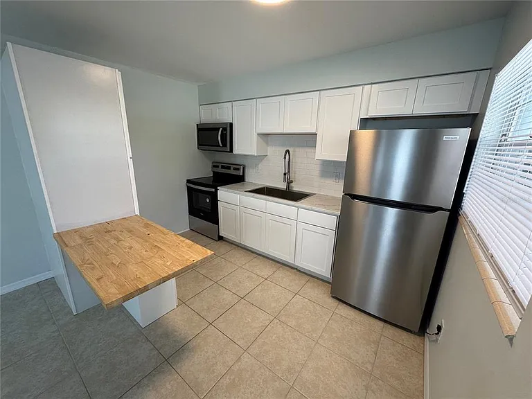 215 Park Blvd S #A — Photo 3
