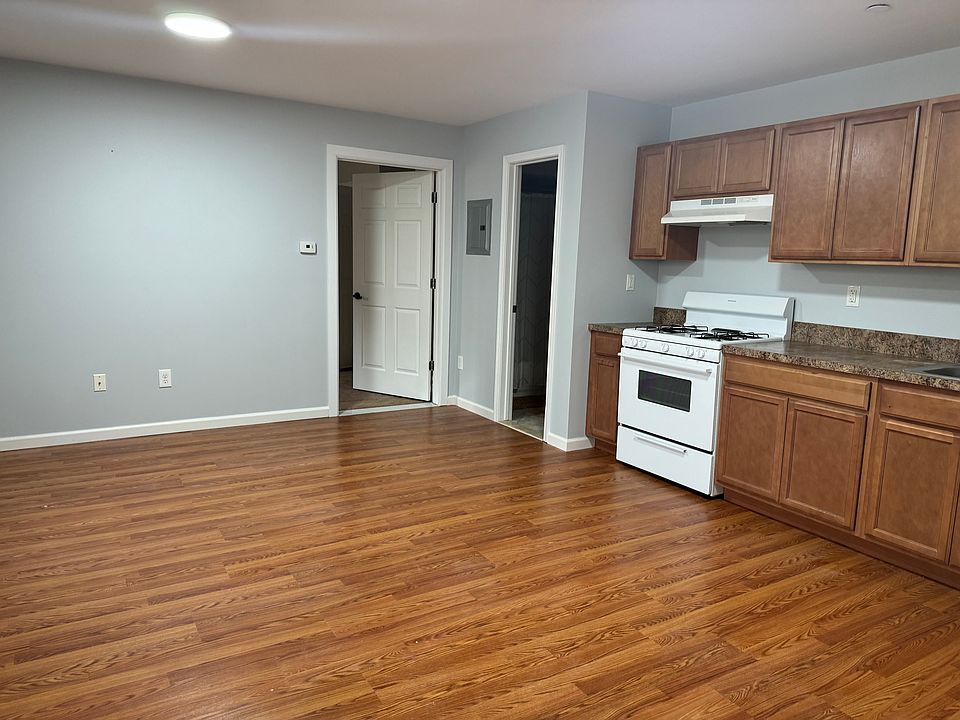 2nd image of 36 Herbert St Floor 1