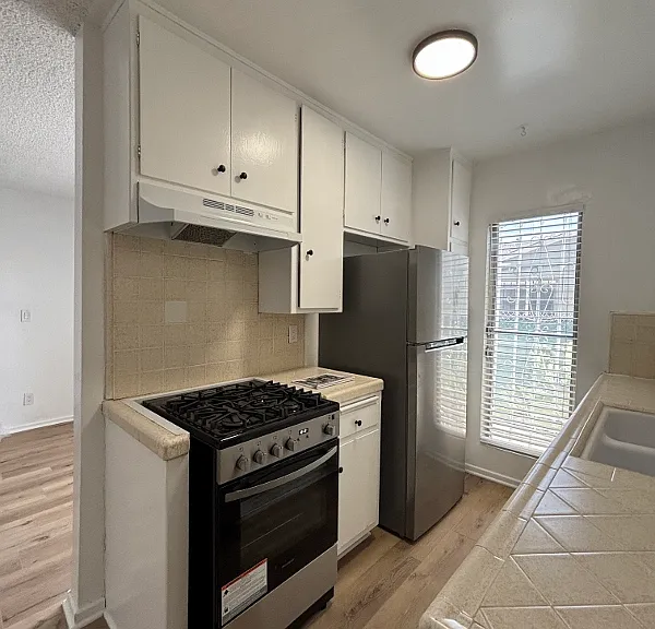 2656 S Barrington Ave #2 — Photo 2