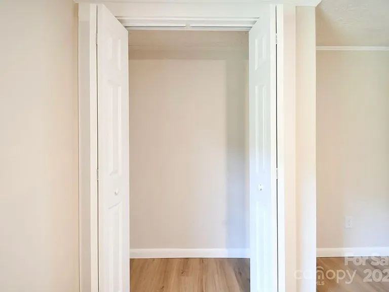 80 Sumner Ave NW — Photo 2