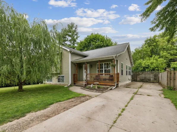 130 Jackson St, Sunfield, MI 48890