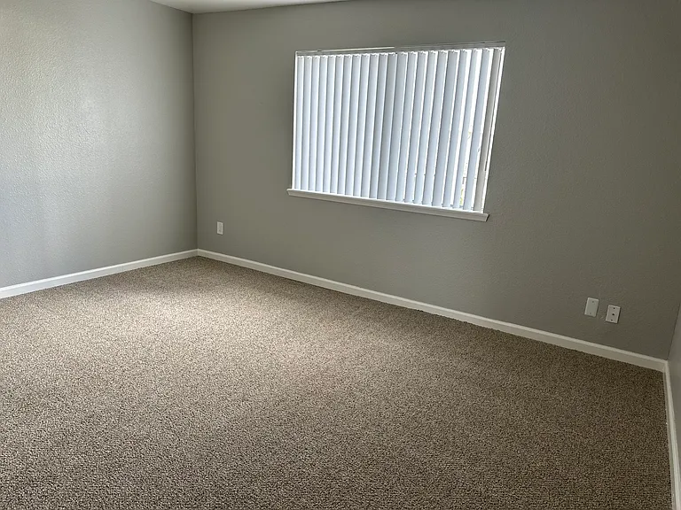 Pointe Townhomes — Photo 13