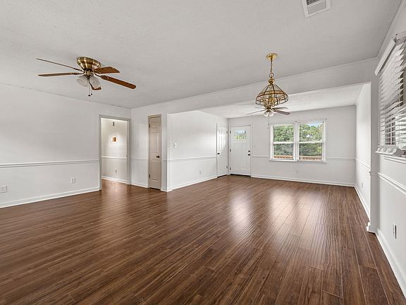 5th image of 128 Twin Creek Dr
