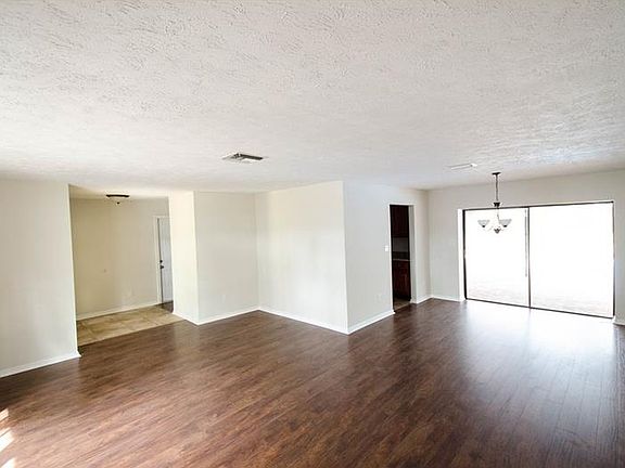 4th image of 2834 Bellwood Dr