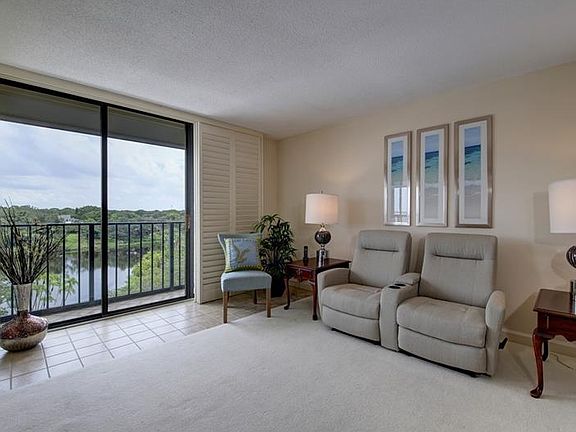 5th image of 100 Oakmont Ln APT 704