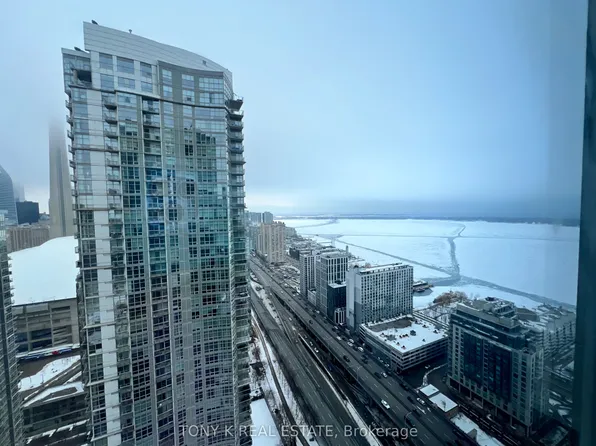 11 Brunel Ct #4709, Toronto, ON M5V 3Y3