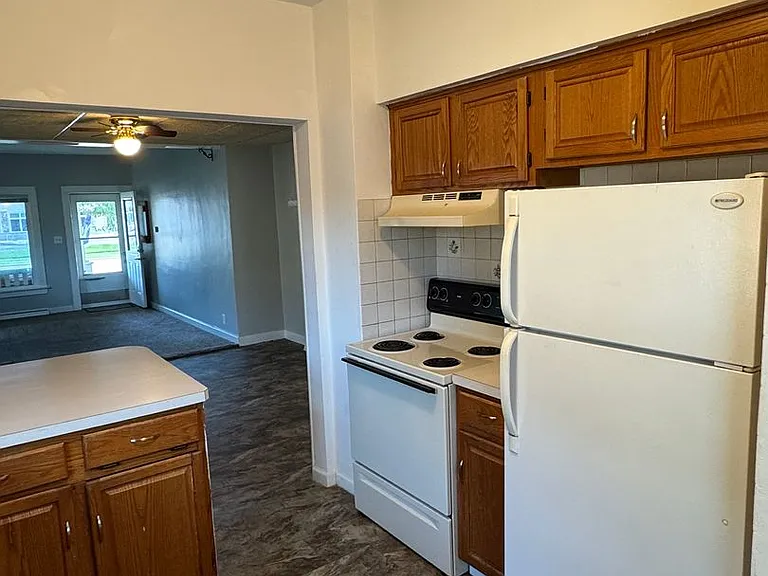 1231 W College Ave — Photo 5