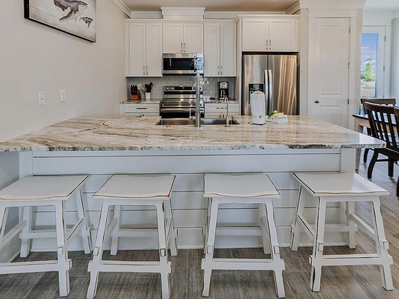3rd image of 264 Rhonda Del Sol Cir