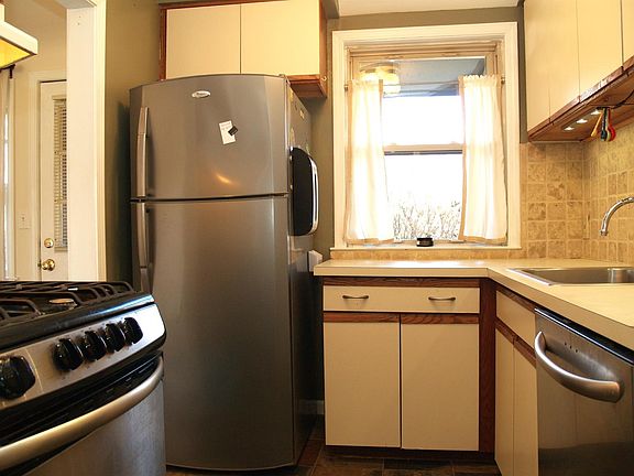 4th image of 2383 Parkwood Ave #206
