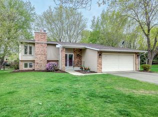 10323 Nottingham Trl, Eden Prairie, MN 55347