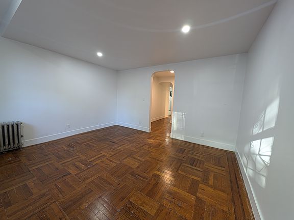 3rd image of 4 Saint James Pl APT 1