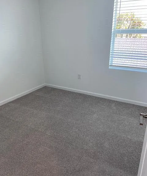 622 Papillon St SW — Photo 11