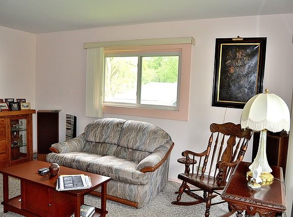 2nd image of 1331 Round Lake Dr